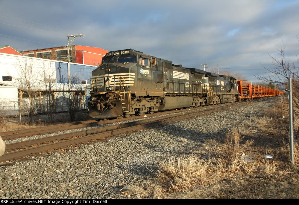 NS 9619 on rail train 920